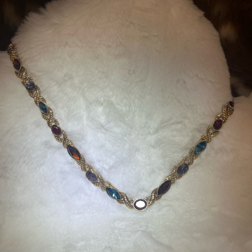 Gold tone and multicolor rhinestone leaf design necklace - Picture 9 of 12